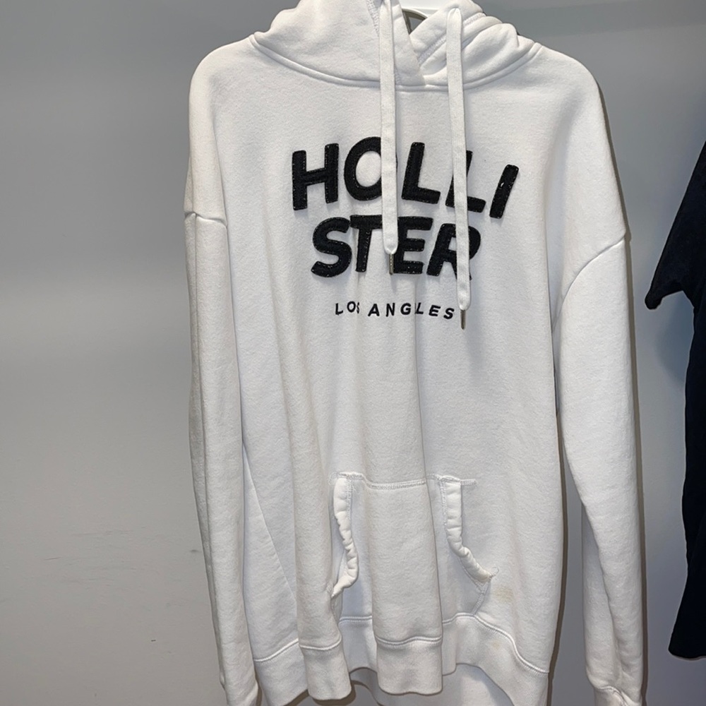 white hollister hoodie